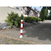 Barrier posts | Steel tube 70 x 70 mm | foldable, with triangular locking mechanism | to be fixed by plugswith base plate 100 x 150 mm | hot-dip galvanized | with 1 eyelet